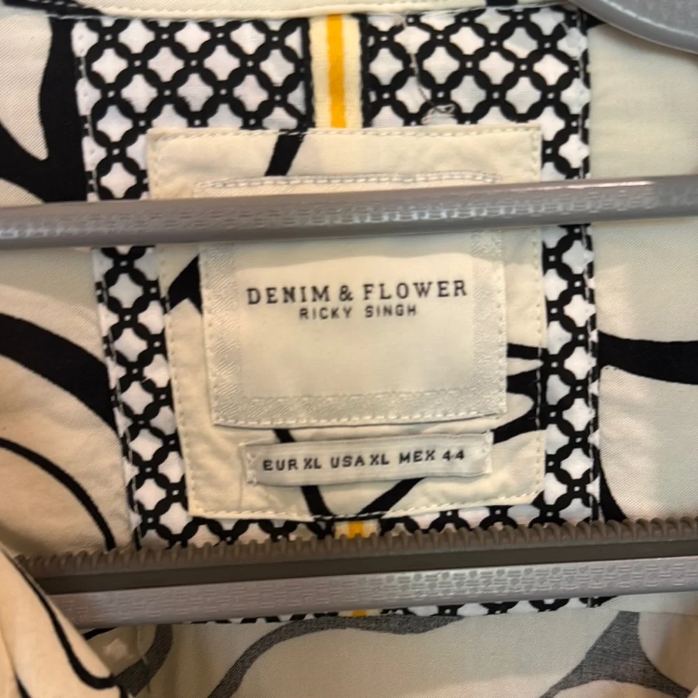 Black and White Floral Button-Up Shirt - Picture 2 of 3